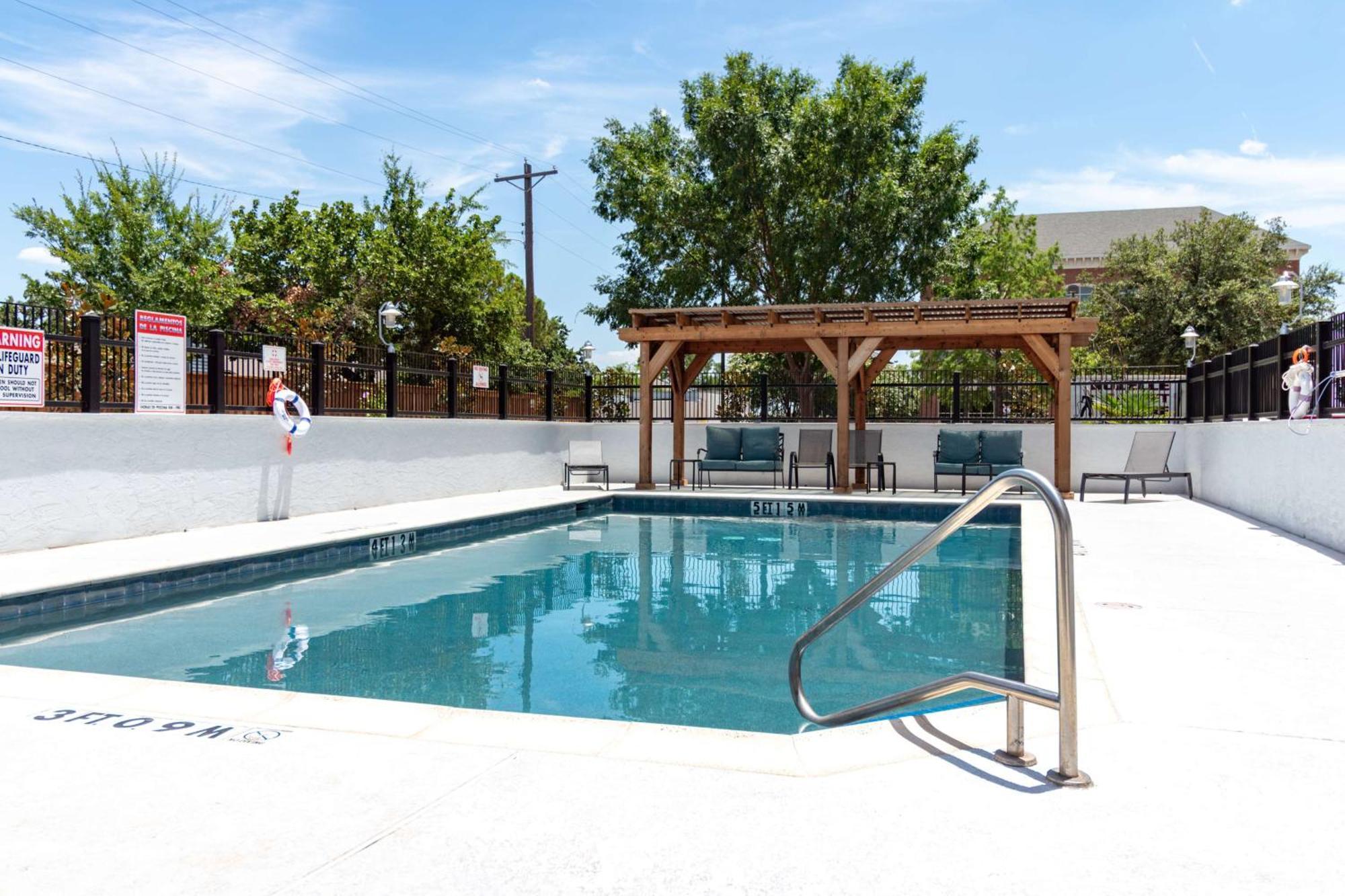 Hampton Inn & Suites Denton Exteriér fotografie
