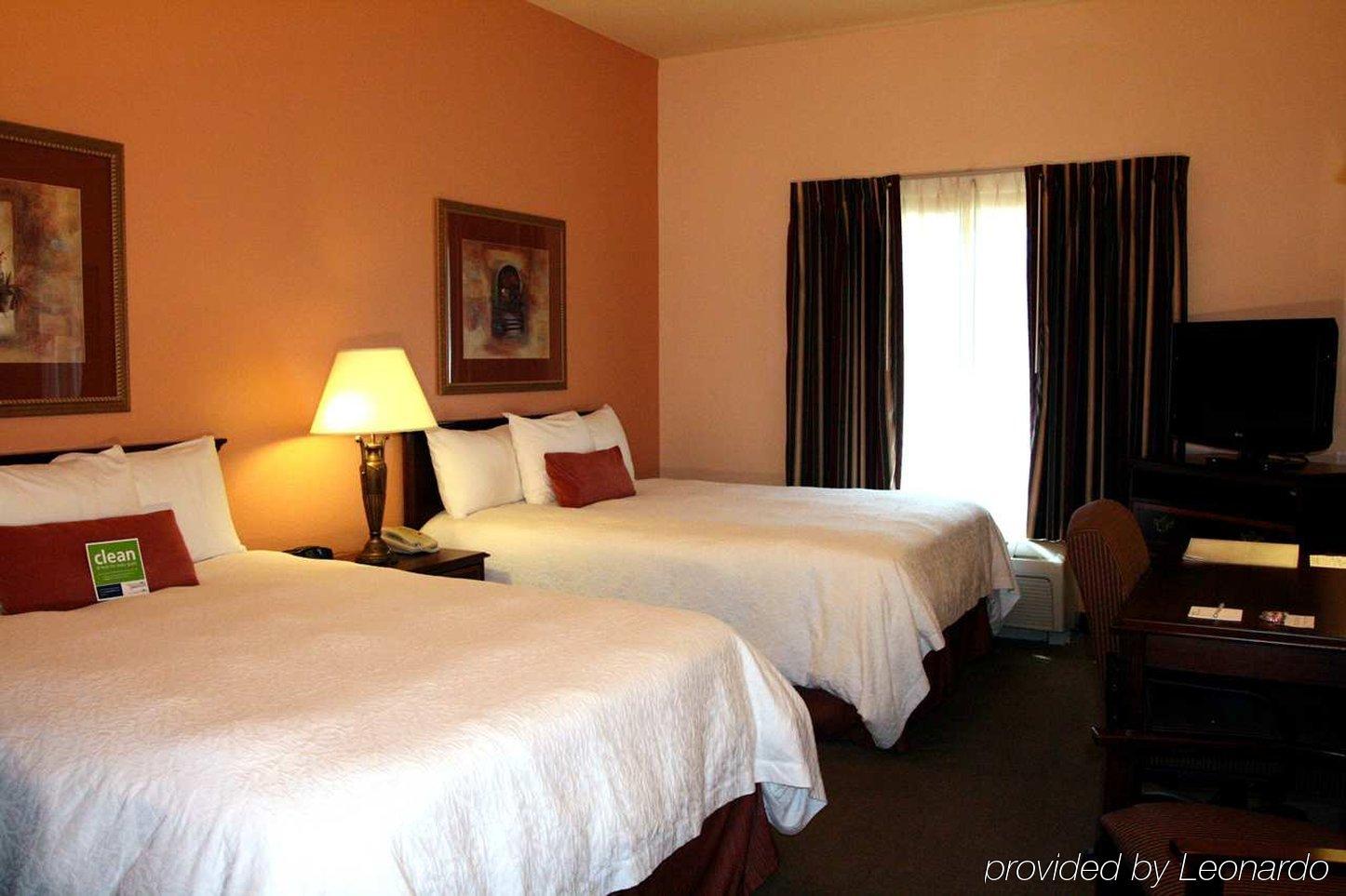 Hampton Inn & Suites Denton Pokoj fotografie