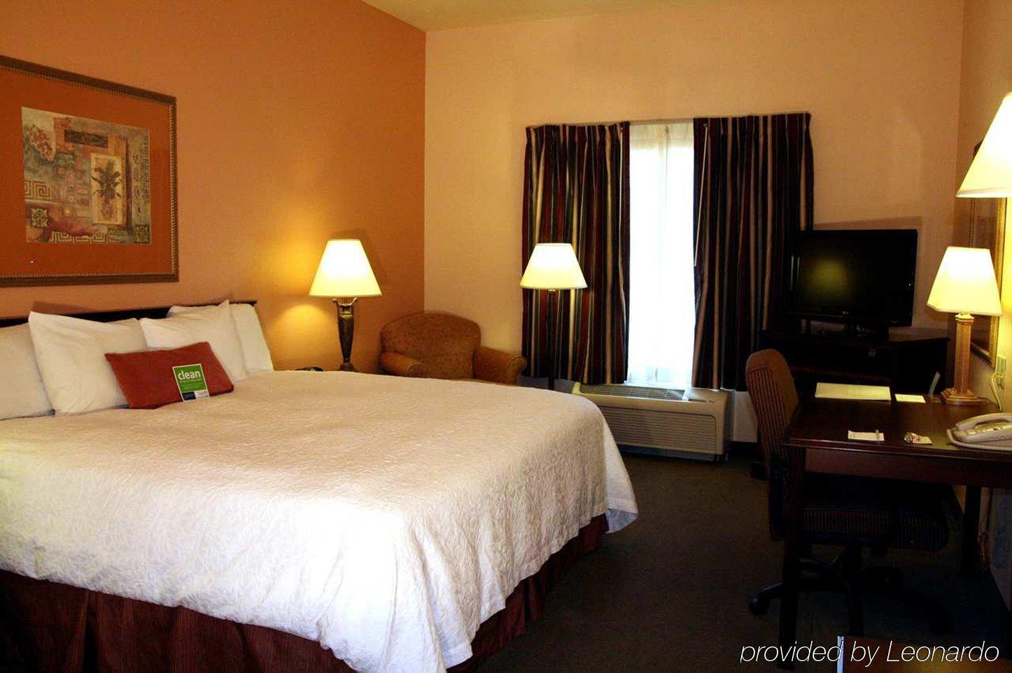 Hampton Inn & Suites Denton Pokoj fotografie